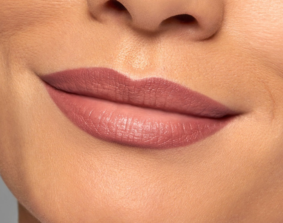Permanent lip liner & lipstick Image